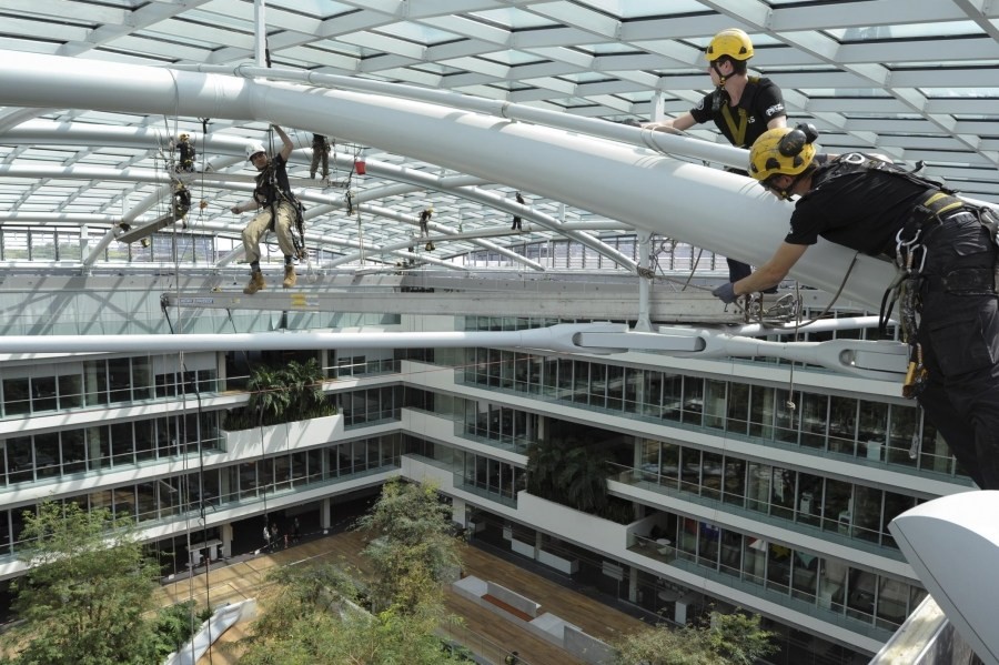 陜西蜀山區(qū)悅方購物中心外墻清洗